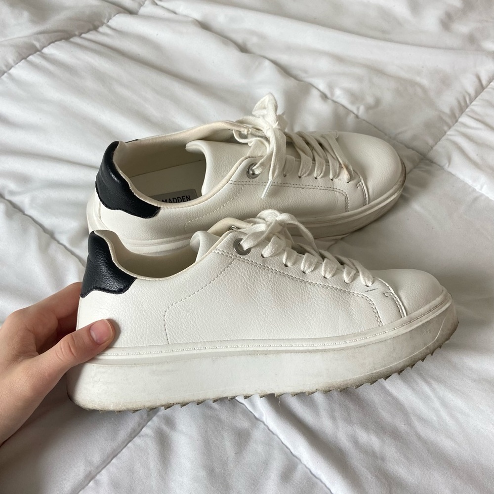 WHITE STEVE MADDEN CATCHER PLATFORM SNEAKER WMNS 7.5